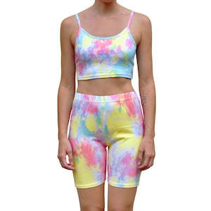 Two Piece Co-Ord Crop Top Cami High Waisted Biker Shorts Yoga Athleisure Loungewear Women&#39;s Matching Set - 6&quot; Inseam - Rainbow Tie Dye
