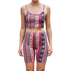 Due pezzi coordinati Crop Top Cami Pantaloncini da motociclista a vita alta Yoga Athleisure Loungewear Set coordinato da donna - Cucitura interna da 6&quot; - Stampa Marsala Hamsa