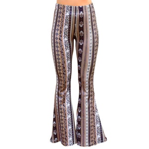 Ausgestellter Schlag Stretch Yoga hoch taillierter Boho Druck Bequeme Paisley Damast Hamsa 70er Jahre Hippie Boho Festival Legging Hose - Mocca