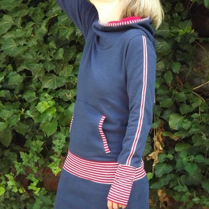 Maritimes Sweat-Kleid, Langarmkleid, Hoodiekleid, Sweatkleid Bild 3