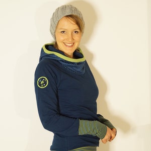 Hoodie Hilde, Pulli mit Vögelchen, Hoodie aus Kuschelsweat in dunkelblau Bild 2