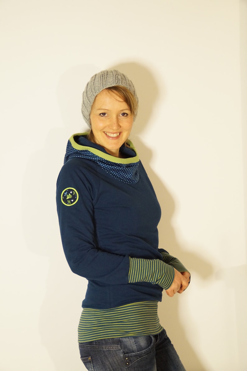 Hoodie Hilde, Pulli mit Vögelchen, Hoodie aus Kuschelsweat in dunkelblau Bild 2