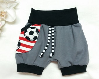 kurze Baby Pumphose im Fußball Design Bunt