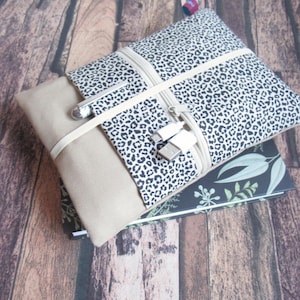 Buchtasche Gr. M mit Reißverschluss Buchhülle Leoprint aus Stoff Hülle Tasche für Planer Kalender Journal aus Stoff Notizbuch Bücher