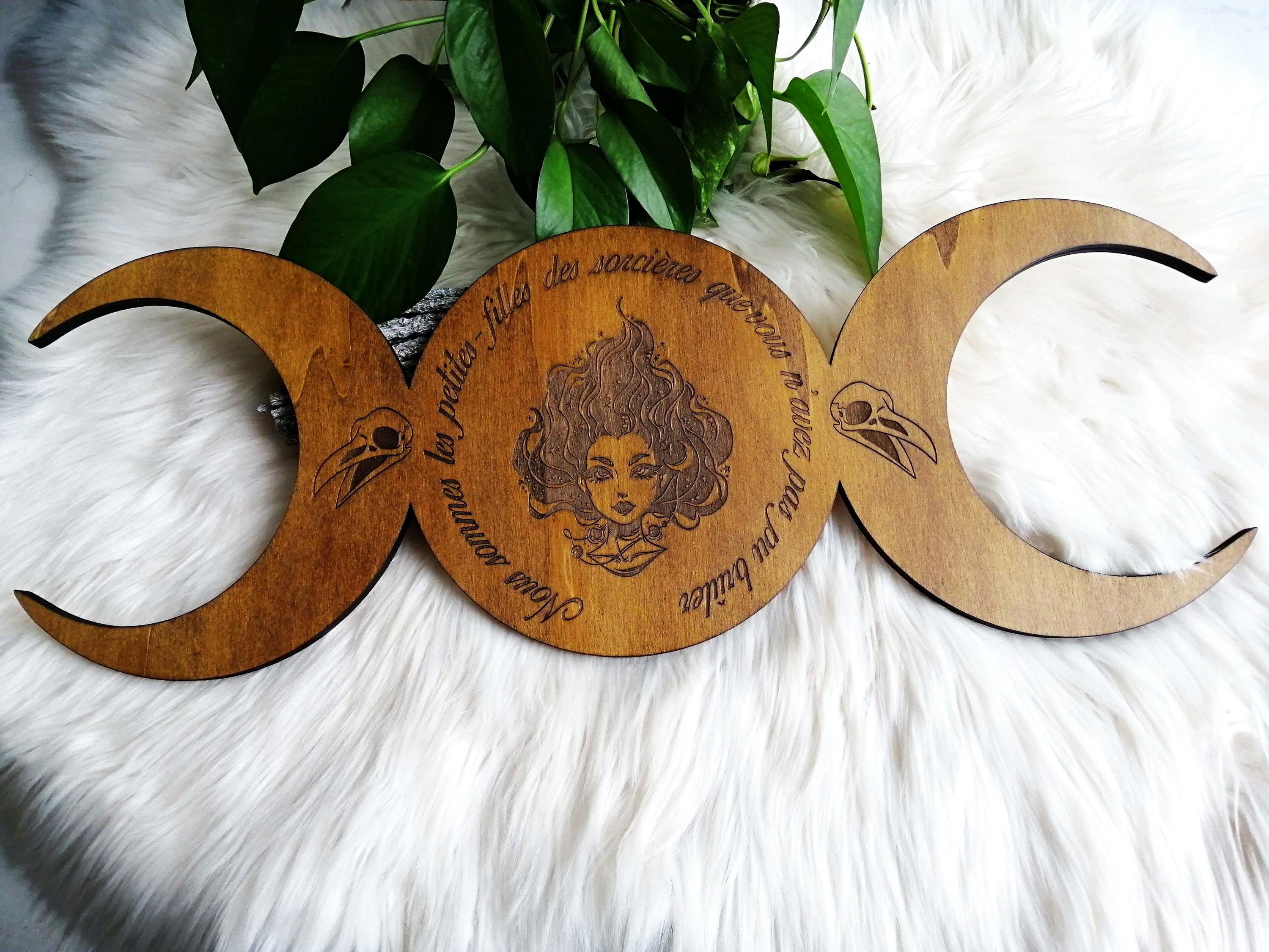 Triple Lune, Nous Sommes Les Petites-Filles Des Sorcières Que Vous N'avez Pas Pu Brûler