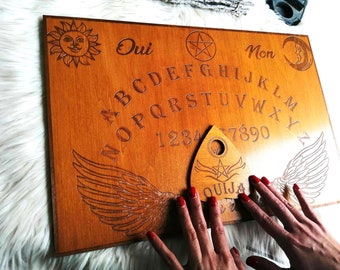 Ouija, tavola Ouija, Wicca, tavola Ouija, illustrazione, Halloween, occulto, spiritualismo, arte divinatoria, strumento divinatorio