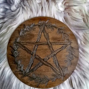 Pendentif en argent, pentacle (symbole de protection) lisse sur un