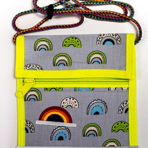 Bolsa de pecho para niños "Rainbow" con tiras reflectantes, compartimento transparente y tapón de cordón