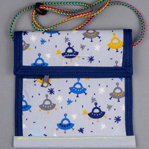 Brustbeutel für Kinder " Ufos " mit Reflektorstreifen und Klarsichtfach