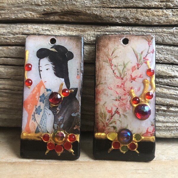 Breloques en bois "geisha rouge"