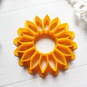 Sunflower Cookie Cutter/ Sunflower or Daisy Spring Cookie Cutter, Cookie Cutter for Spring, Floral Cutters for Cookie
