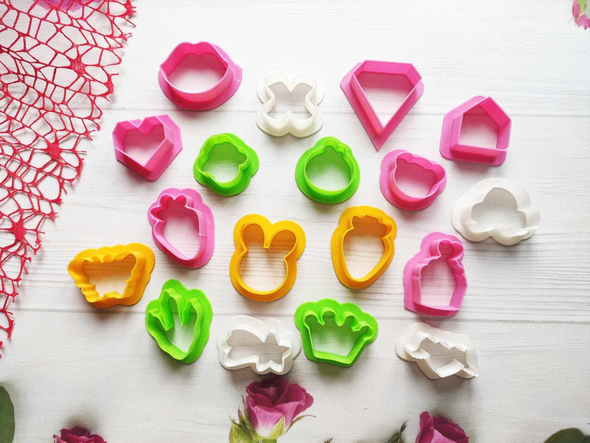 Set of 18 cookie cutters lips, diamond, envelope, heart, sheep, chicken, bear, car, carrot, bunny, cupcake, butterfly, crown, paw cutters