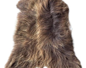 Icelandic Lambskin – Whole Sheepskin, Long-Haired Medium Brown with Golden Brown Accents | Scandinavian Living Style