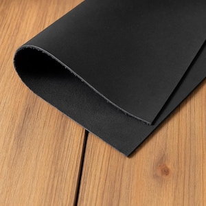 Leather cuts cowhide nappa 1.0–1.5 mm matt, roughened top, black – 50×100 / 60×40 / 30×20 cm
