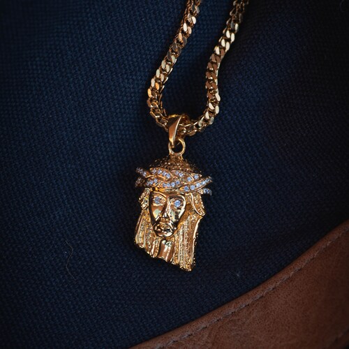 18k Yellow Gold Jesus Piece Necklace W 