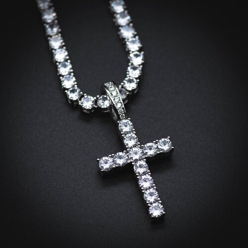 18k Gold Iced Out Round Cut Diamond 