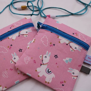 Kleiner Kinder-BRUSTBEUTEL "Lama" mit Sicherheitsverschluss und Reflektorfähnchen; Brusttasche, Geldbörse, Geldbeutel