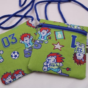 Kinder-BRUSTBEUTEL "Sportsfreunde" mit Reißverschluss und Reflektorfähnchen; Brusttasche, Geldbörse, Geldbeutel