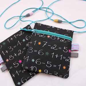 Kleiner Kinder-BRUSTBEUTEL "Kleines 1x1" mit Sicherheitsverschluss und Reflektorfähnchen; Brusttasche, Geldbörse, Geldbeutel