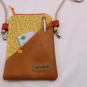 Handytasche zum Umhängen;  Umhängetasche mit 2 Fächern & langer Kordel; Crossbody Tasche für viele Handy-Modelle;  Praktisch, leicht, vegan