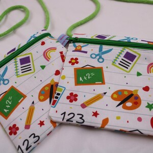 Kinder-BRUSTBEUTEL "Schulanfang" mit Reißverschluss und Reflektorfähnchen; Brusttasche, Geldbörse, Geldbeutel