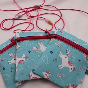 Kleiner Kinder-BRUSTBEUTEL "Einhorn/türkisblau" mit Sicherheitsverschluss und Reflektorfähnchen; Brusttasche, Geldbörse, Geldbeutel