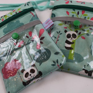 BRUSTBEUTEL für Kinder "Pandabär" mit Klarsichtfach,  Reflektorstreifen + fluoreszierendem Kordelstopper;  Geldbörse, Fahrkartentasche