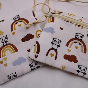 Kleiner Kinder-BRUSTBEUTEL "Panda auf Regenbogen" mit Sicherheitsverschluss und Reflektorfähnchen; Brusttasche, Geldbörse, Geldbeutel