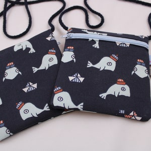 Kinder-BRUSTBEUTEL "Walfisch Willibald" mit Reißverschluss und Reflektorfähnchen; Brusttasche, Geldbörse, Geldbeutel