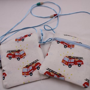 Kleiner Kinder-BRUSTBEUTEL "Feuerwehr" mit Sicherheitsverschluss und Reflektorfähnchen; Brusttasche, Geldbörse, Geldbeutel