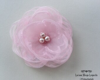 Ansteckblume Brosche aus Organza rosa bestickt mit Perlen, Haarklammer Haarschmuck Blume hellrosa, Anstecker blassrosa, Geschenk Idee