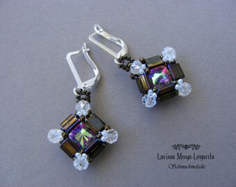 Kleine Ohrringe aus Glasperlen braun gefädelt, mit Glasstein in Regenbogenfarbe, Glasperlenschmuck Klapp Ohrringe, Geschenk Idee