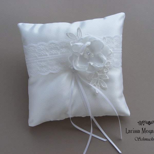 Ringkissen Hochzeit aus Satin und Spitze mit Blume weiß, Hochzeitskissen Braut