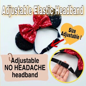 Op de afbeelding: Een rood en zwart pailletten hoofdband met een verstelbare elastische band. Het hoofdband heeft een strik en muisoren. "Grootte verstelbaar!" en "Verstelbaar hoofdband ZONDER HOOFDPIJN" staan op de afbeelding.