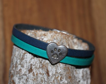 Schönes echtes Lederarmband mit einem Herz und Hunde Pfote !!! Handarbeit / Unikat !!!