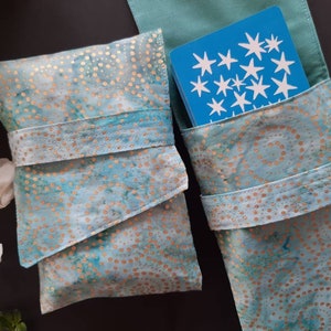 Borsa per tarocchi Batik blu uovo d'anatra, custodia per carte pieghevole con vortici dorati