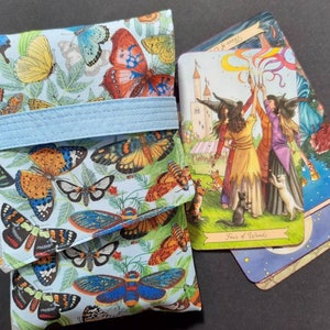 Bolsa de tarot con diseño de mariposas y cartas del oráculo, bolsa plegable azul, regalo de primavera para un amigo espiritual