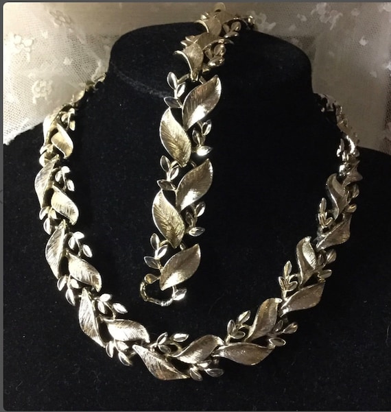 Signed Lisner Gold Tone Floral Demi Parure 1950’s - image 1