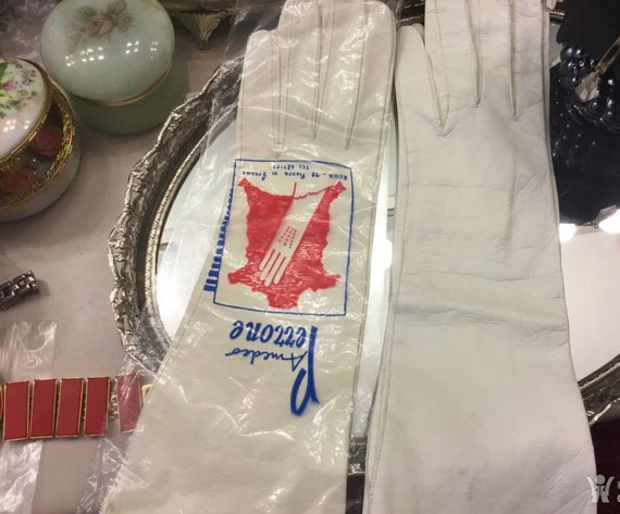 Lot of 2 ,Vintage Gloves - Womens Gloves White Le