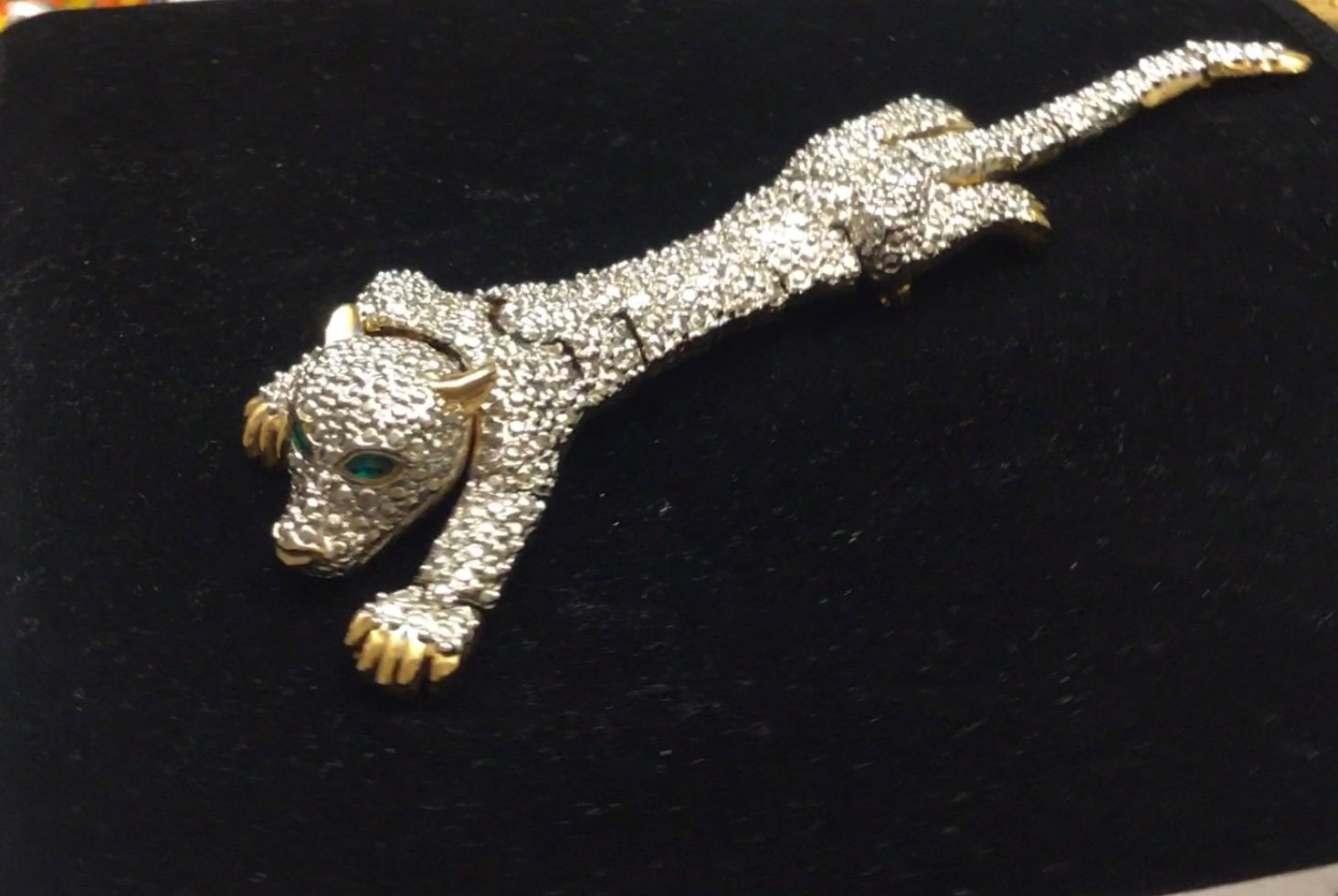 80s Articulating Panther Shoulder Brooch Green Rhinestone