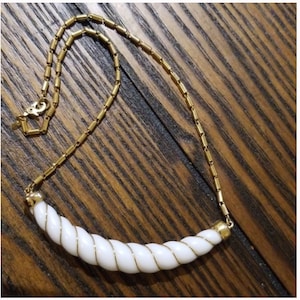 Vintage necklace signed Monet retro 80’s choker necklace white lucite and gold tone chain
