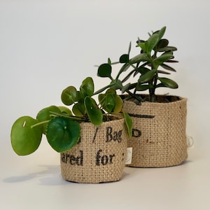 Altered upcycled hessian pot plant holders / hessian coffee sack planters / pattern and plain plant pot baskets Pattern