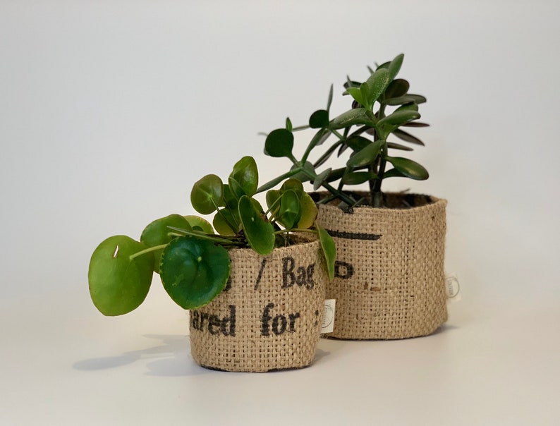 Altered upcycled hessian pot plant holders / hessian coffee sack planters / pattern and plain plant pot baskets Pattern