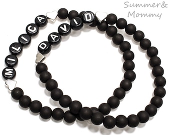 Partnerarmbänder, Armband personalisiert mit Namen, matte schwarze Perlen, Namensarmband schwarz matt, Partnerarmband