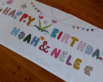 Chemin de table avec nom Happy Birthday au choix avec ou sans nom cadeau naissance baptême anniversaire