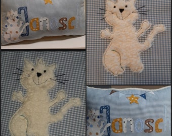 Kissenhülle oder Kissen mit Namen Namenskissen Teddyfleece weiß oder Farbwahl - Motiv Katze individuelles Geschenk Taufe Geburt Geburtstag