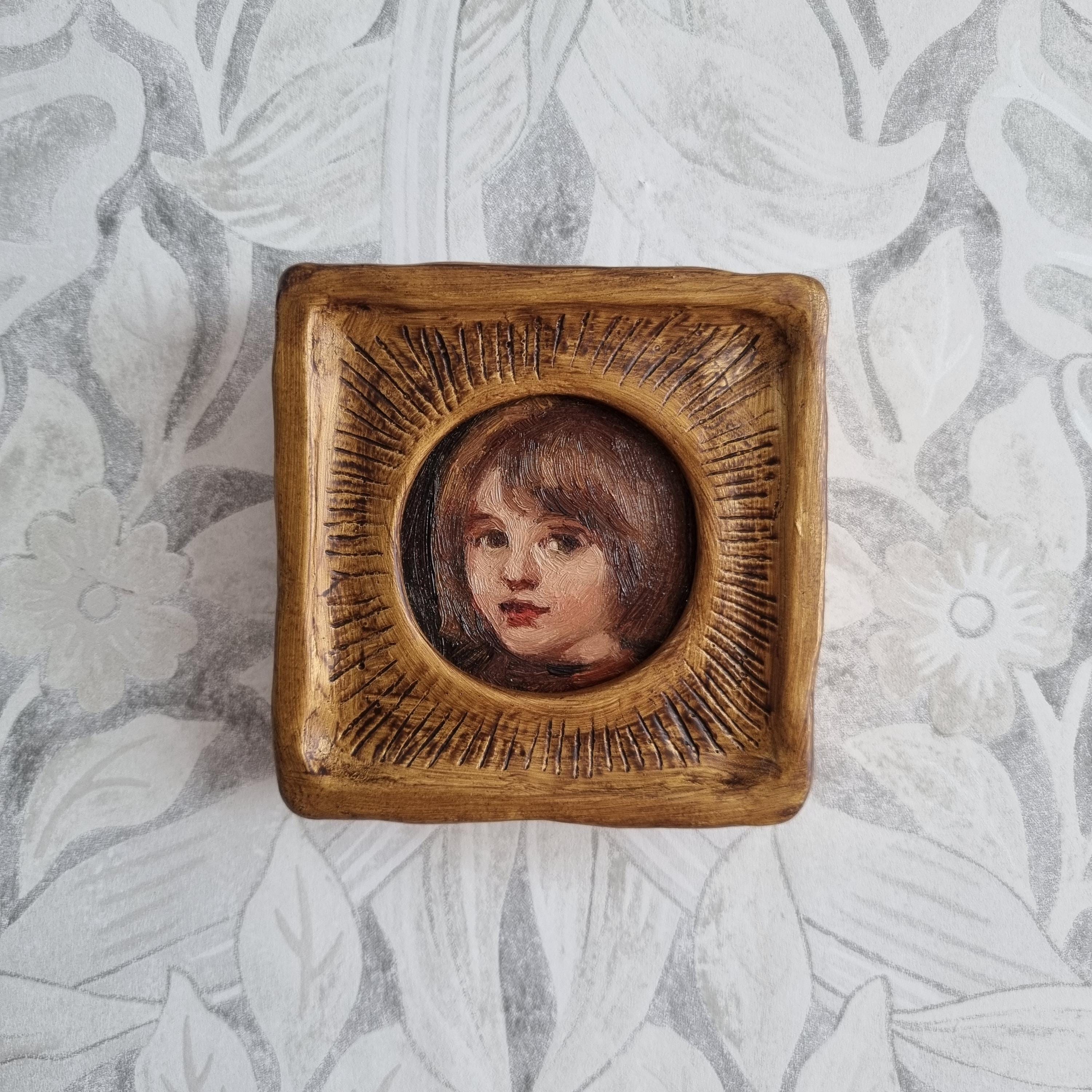 額装された少女の肖像画：19世紀風のミニチュア油絵 - Etsy 日本