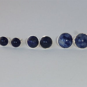 Oorstekers sodaliet cabochon zilver 925, blauwe oorstekers afbeelding 1