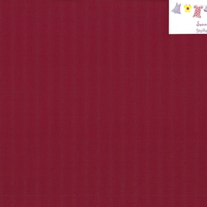 Könnte beinhalten: Ein fester Stoffmuster in Burgunderrot. Der Stoff hat eine dezente Textur und eine glatte Oberfläche.
