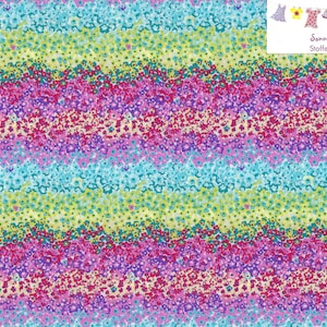Könnte beinhalten: Bunter Blumenstoff mit horizontalen Streifen in Gelb, Türkis, Rosa und Lila. Der Stoff hat ein kleines Blumenmuster. Ein Lineal mit Zentimetermessungen ist auf der rechten Seite sichtbar.